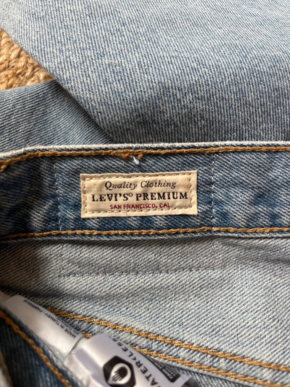 Levi's 501 Premium Medium Worn in Wash “original fit” Straight Leg Jeans - Picture 5 of 7